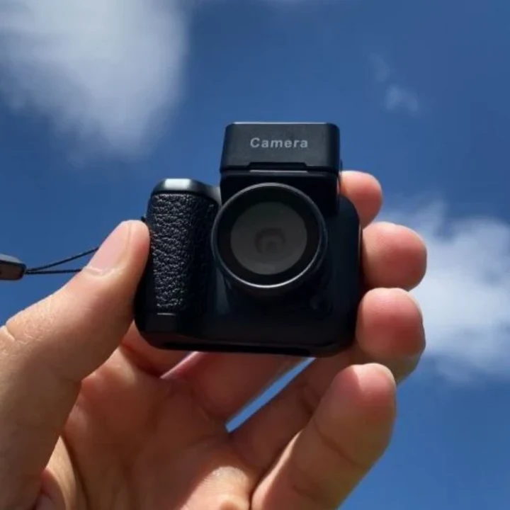 Compact Vintage Style Mini Camera - Lenila
