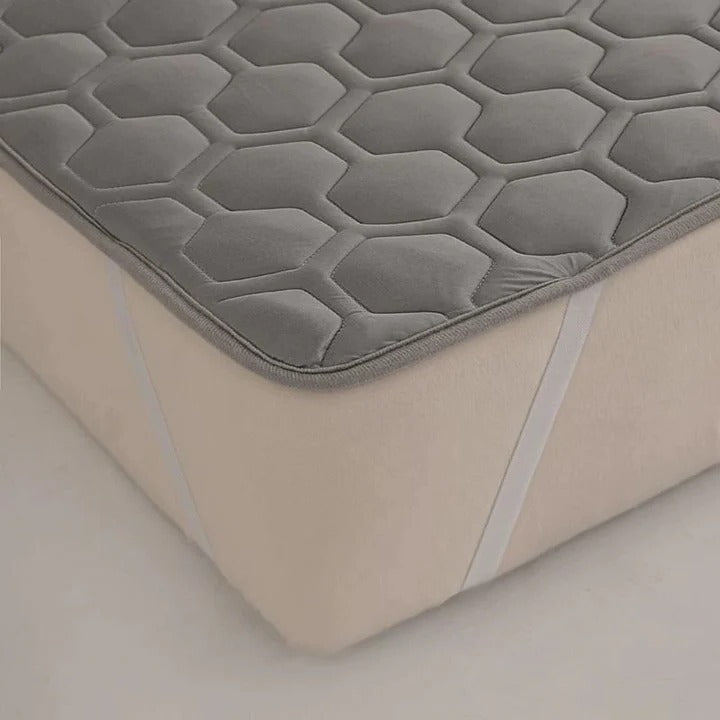 Quilted Cooling Mattress Pad High-Density Cooling Fiber