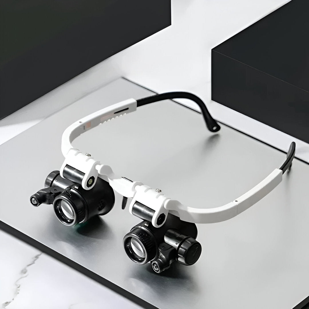Magnifying Glasses with LED Illumination