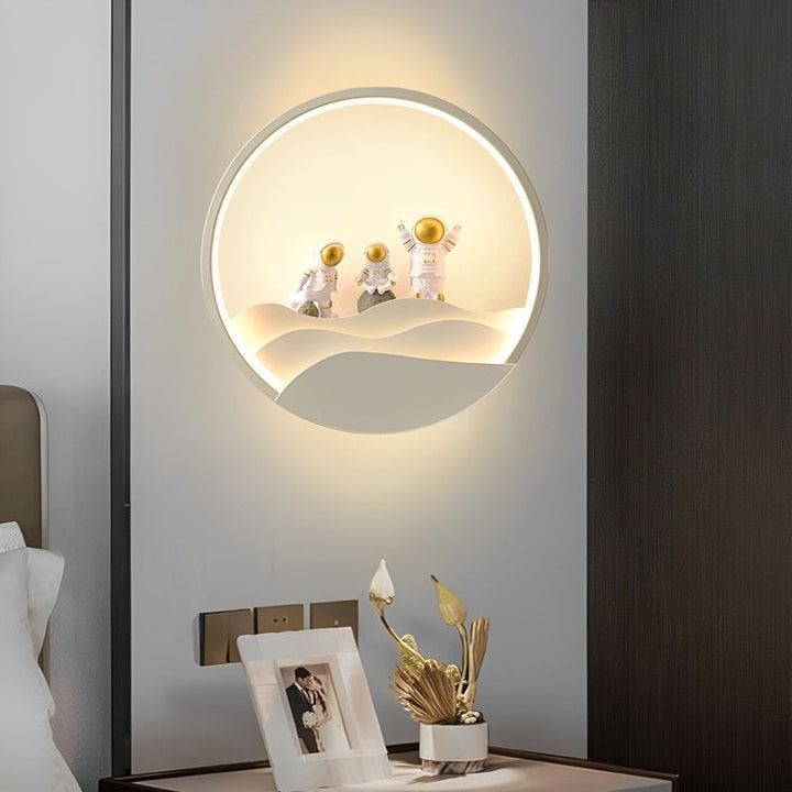 Astronaut Wall Lamp Tri-Color LED Fixture - Lenila